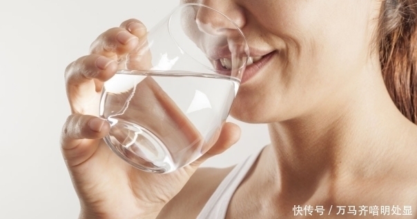 肌肤|皮肤科专家：想要肌肤年轻紧致，1种“零嘴”敞开食，人变美