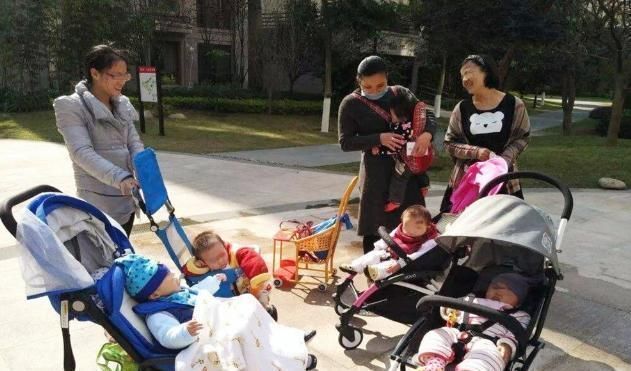 全场|4胞胎女儿来爷爷家蹭饭,爷爷大喊快关门,孩子的话让全场大笑