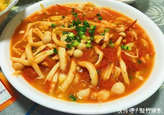 年夜饭菜谱:茭白炒肉丝,酱香豆腐,茄汁海鲜菇,香葱土豆