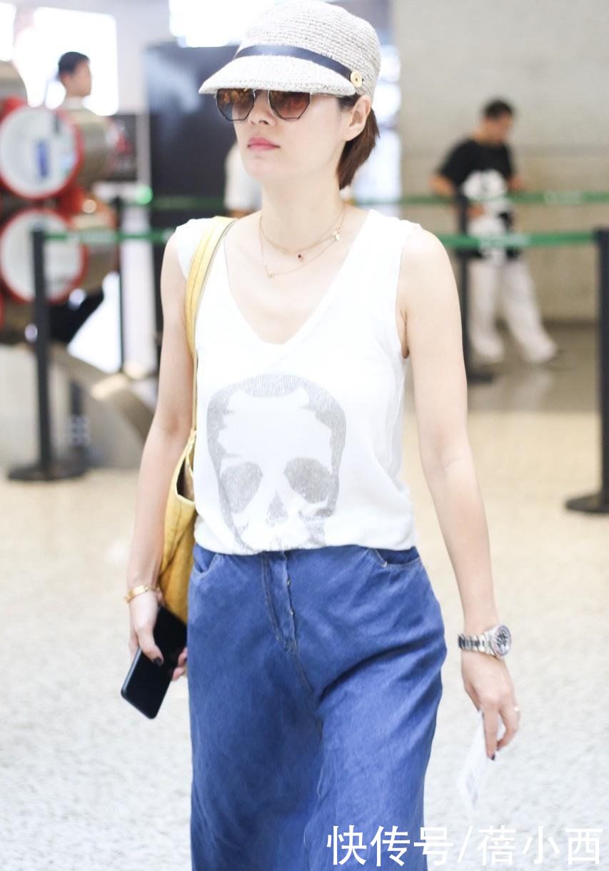穿搭|马伊琍的私服穿搭又要火了，背心+半身裙简约又清凉，照穿也时髦