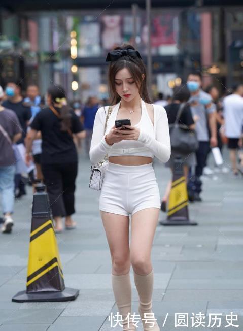 美女|怎么穿才能好看又省心?时髦精的短裤搭配套路,值得借鉴