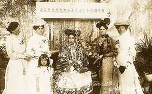 慈禧|外国人见到的慈禧是怎样的?秀美、苗条、雍容华贵、女性魅力十足