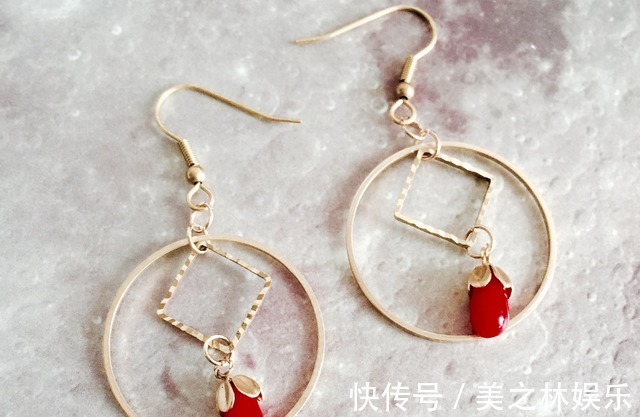 戴法 不同的珠宝首饰有着不同的佩戴讲究,你知道有哪些讲究吗!