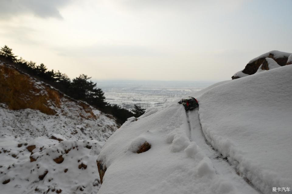 【潮玩车模】单人单车穿越冰雪，勇气可嘉