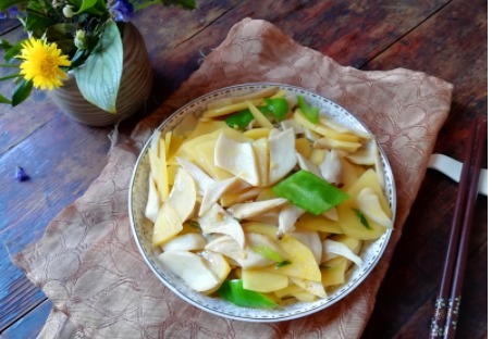 土豆和它是完美搭配,增香又增味,常做给小孩吃