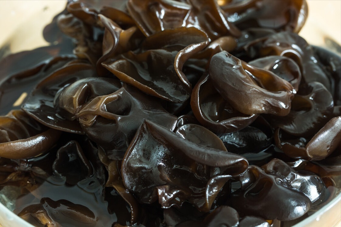 泡木耳,用冷水泡是大错,记住2个诀窍,木耳泡发率高,又好又快!