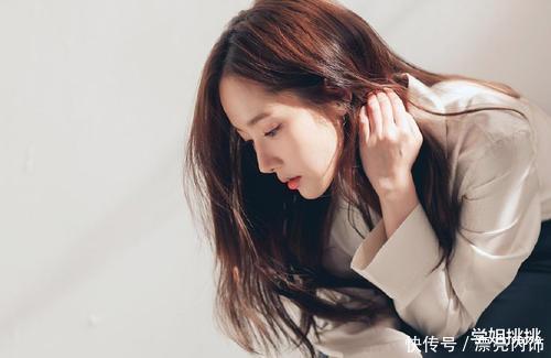 为什么刚洗完脸，感觉皮肤很光滑，没过多久毛孔就粗大