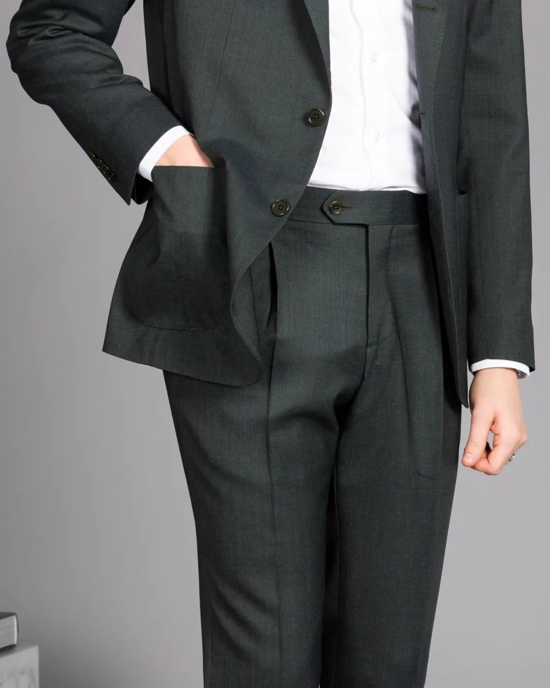 想要上身穿出“挺括感”？相信你会爱上「High Twist」