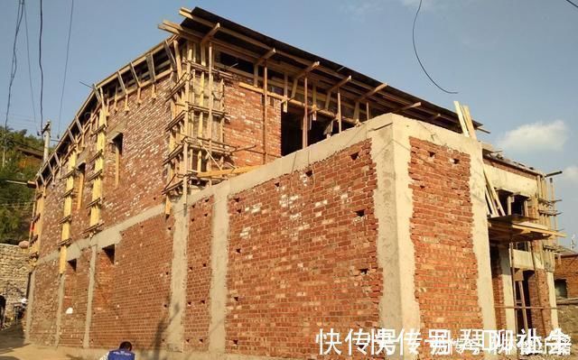 自建房|实拍丨这栋二层自建房在村里很风光给想建房的朋友参考一下