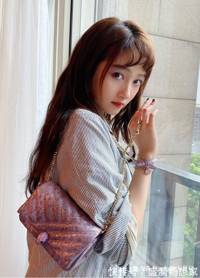 脸蛋 所谓的高级发型都很显老!大明星还有脸蛋撑着,你整上就丑哭了