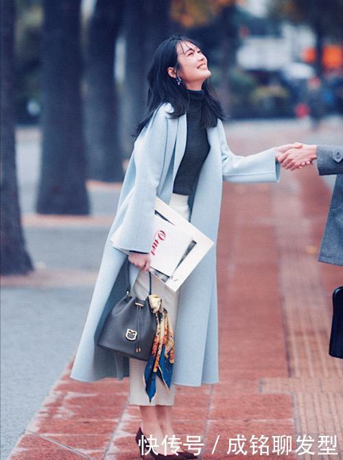 四十岁女性减龄搭配妙招,学会这四种围巾的系法,时髦高级又养眼