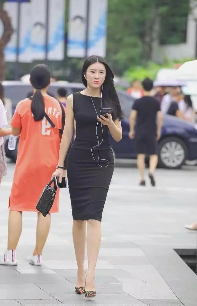 针织黑色紧身裙,尽显完美气质,御女范十足