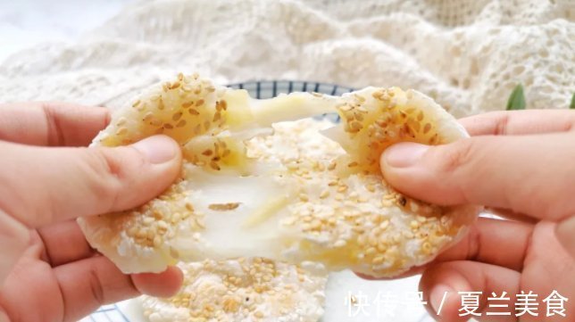 糯米粉最好吃的做法,开水一烫一搅,香甜酥脆,出锅孩子吃美了