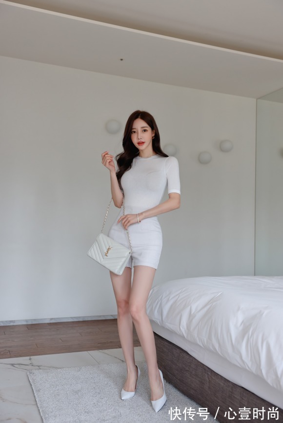 搭配|女神孙允珠时尚搭配：粉色柔情水漾清新淡色半袖裙