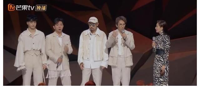 飛云之下|《披荊斬棘》二公表演，林志炫跌落舞臺，落淚道歉，引起全網(wǎng)共鳴