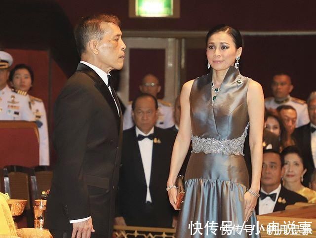 苏提达王后@泰国太后年轻时靠粉宝石撑场面如今瘫痪多年,脸庞怎么变这么黑