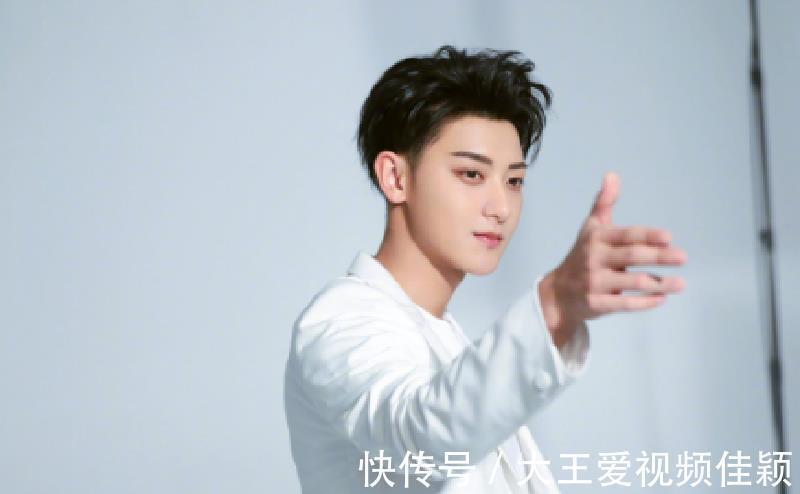 打工|黄子韬与节目组谈崩,退出中国潮音录制,原来是档期冲突了