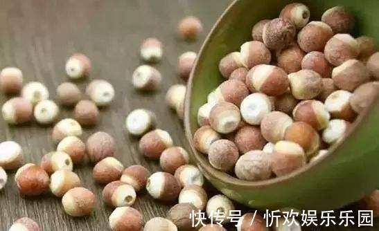 脸色发黄|脾虚是百病之源,当脸上出现3个表现,2招养好脾胃,促进健康