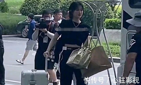 姚安娜|《中餐廳》新路透,誰(shuí)留意姚安娜瞅龔俊的表情了,沒(méi)開(kāi)播就被罵慘