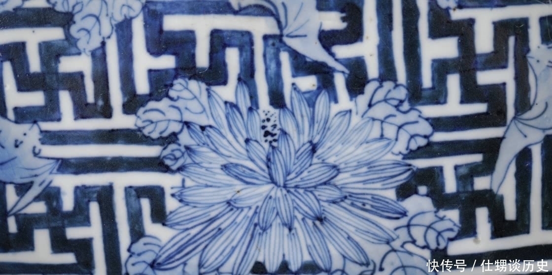 中期|清中期 青花兽耳云蝠万字花卉纹洗