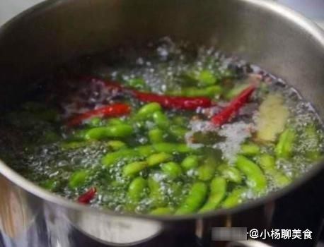 小技巧|煮毛豆直接下锅煮不对，牢记1点技巧，毛豆翠绿不发黄，更入味
