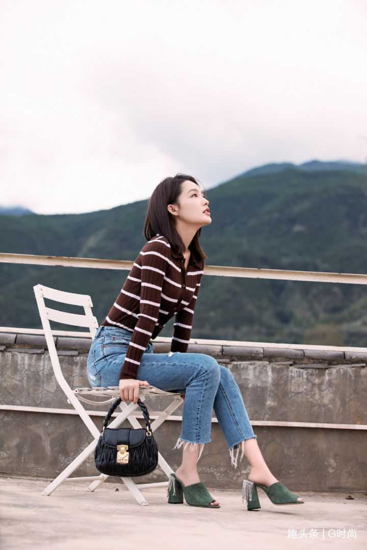 穿搭 明星们争相示范早秋穿搭，轻松舒适不失时髦感，还很容易学