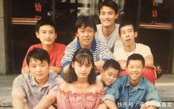 普罗大众 嫌弃航空餐,剧组骂导演,怼天怼地的宁静,却把温柔给了他