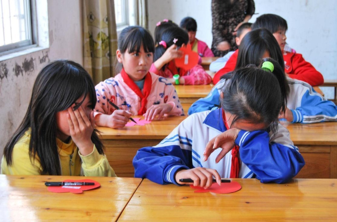 心碎|留守儿童用“如果我有钱”造句，写完偷偷抹眼泪，画面叫人心碎