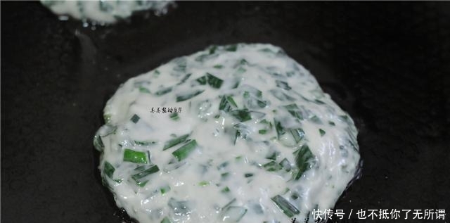 韭菜饼松软有诀窍,教你饭店不外传做法,个个柔软蓬松,真解馋!