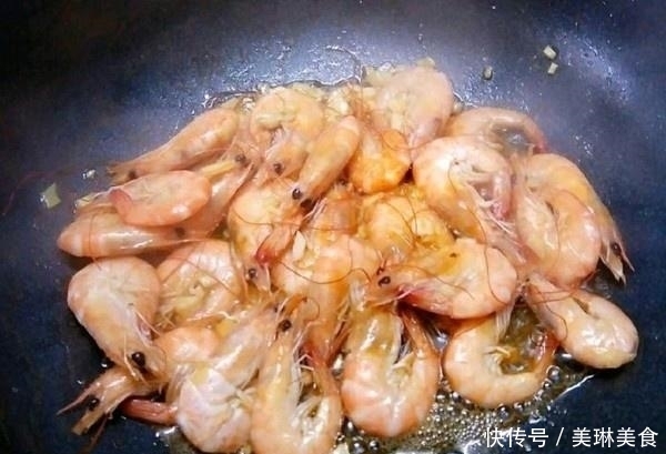忍不住|大虾不要再水煮了!这样做好吃10倍,孩子忍不住多吃半碗饭!