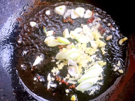 为啥饭店炒的白菜好吃？原来下锅前要多加这1步，白菜脆爽不出水