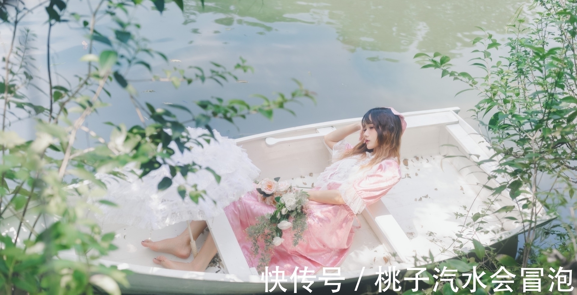 高天云#青山何处是,秋色已成空。凭窗期盼天涯客,谁晓红尘魂梦中