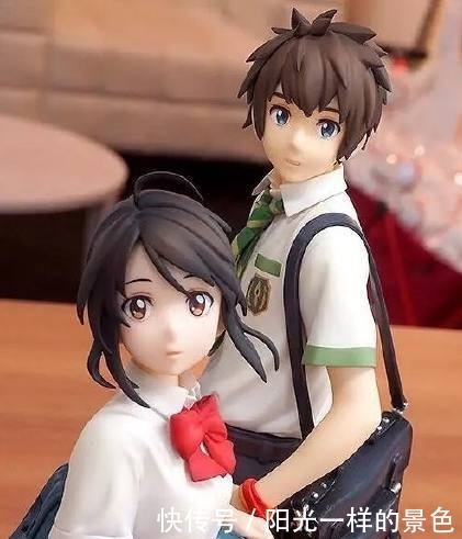 名字|《你的名字》正版手办和山寨版的区别,根本变成“你的冥纸”!