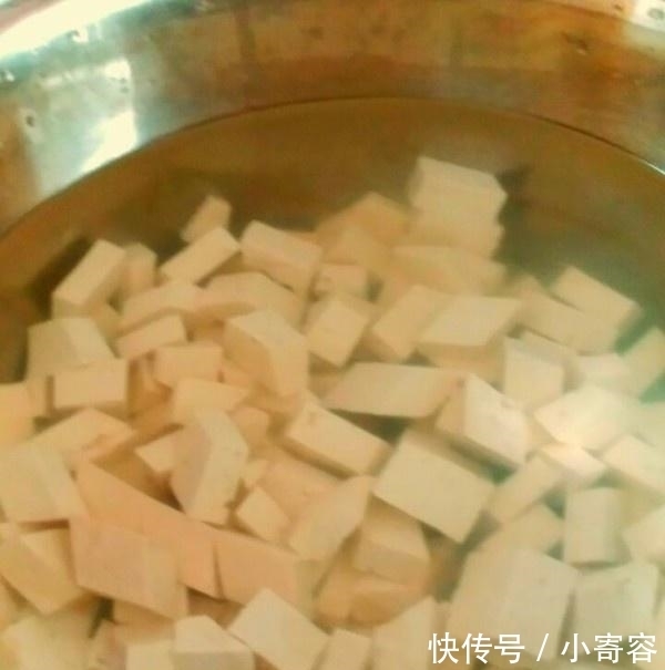 白菜炖豆腐,先放白菜还是豆腐?许多人弄错了!难怪做出来难吃!