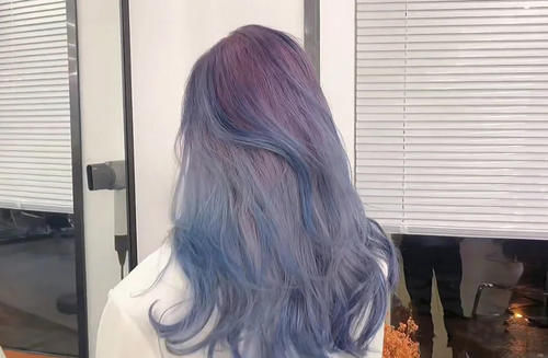 你和仙女就差一个发色，烟熏紫灰炫酷百搭，蓝精灵发色神秘又高级