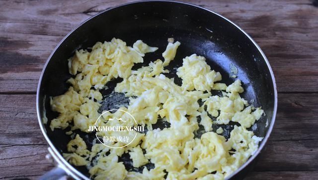 这才是韭菜盒子的传统做法,皮薄馅儿大,好吃易做,难度为零