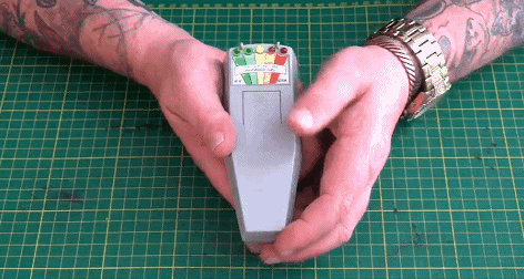 磁场|忙着捉鬼的头铁老外,用最高科技的装备当最专业的鬼魂猎人