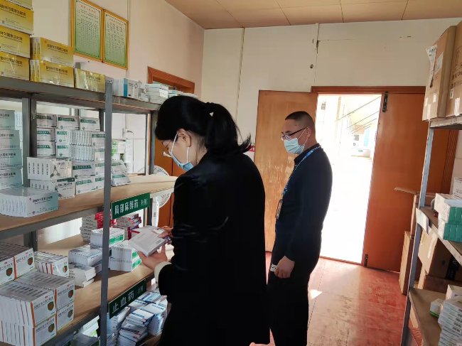 宣传|新兴县市场监督管理局对医疗机构开展麻精药品检查和禁毒宣传活动