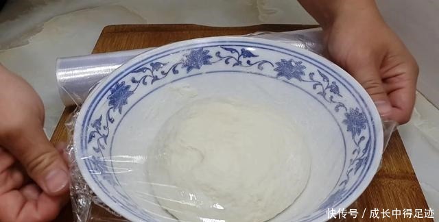 大泡|爱吃烙饼的要收藏了，加4个鸡蛋，个个空心鼓大泡，比手抓饼好吃