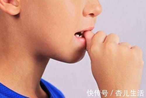 指甲|从小“啃指甲”的孩子,长大后大多逃不开两种结局,家长要早制止