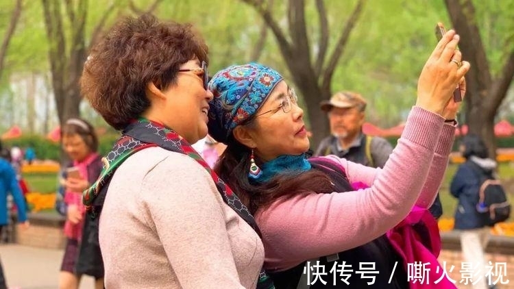 大妈们 说实话,中国大妈都被这3个“穿搭误区”耽误了,穿错了反而显老