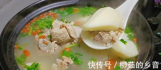 市场遇见这菜别手软,趁猪肉便宜,多炖给家人吃,暖暖和和过冷天!