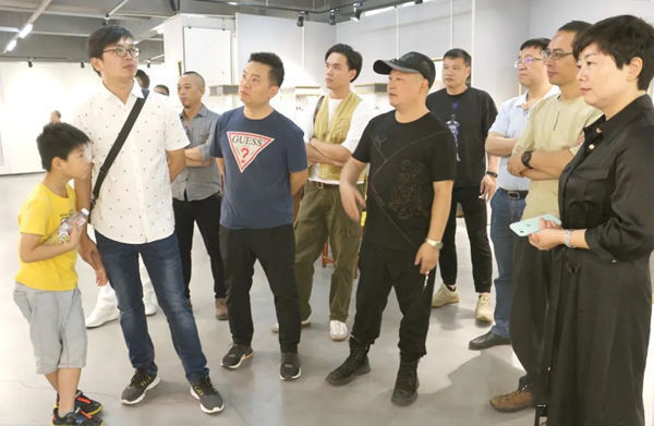 作品展!【展览现场】郑瑰玺大景花鸟画展暨中国玉雕大师作品展火热进行中