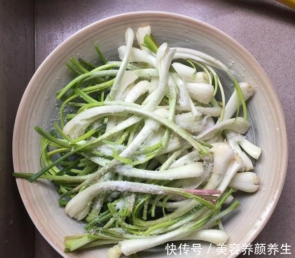 它是“菜中灵芝”，人们都说“餐前饭后吃6个，郎中不打门前过”！