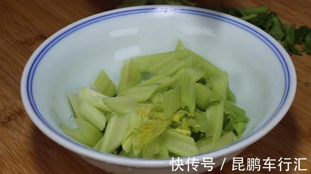 食用油|爱吃面条的收藏了，不用水煮，这做法不常见，保证吃一次忘不了