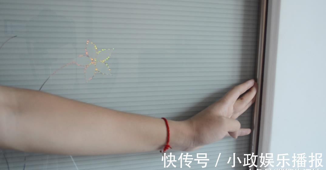 食品袋里的干燥剂别扔了, 它的这3个妙用, 解决了很多家庭的烦恼