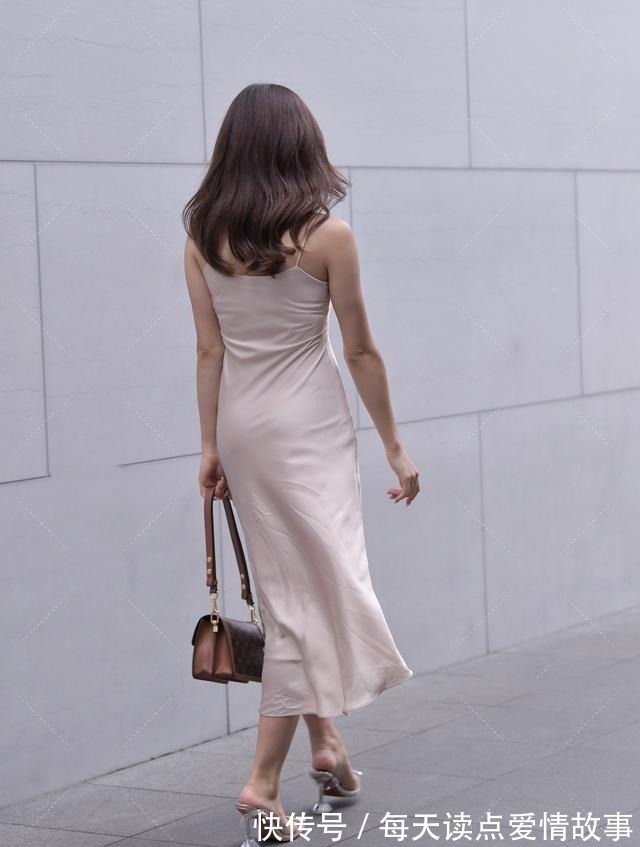 丝质面料 丝质长裙搭配性感高跟鞋,精致美艳,端庄大气!