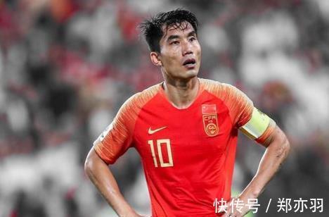 国足教练组|国足生涯或结束!继李铁后,李霄鹏也看不上郑智,确定无缘12强赛