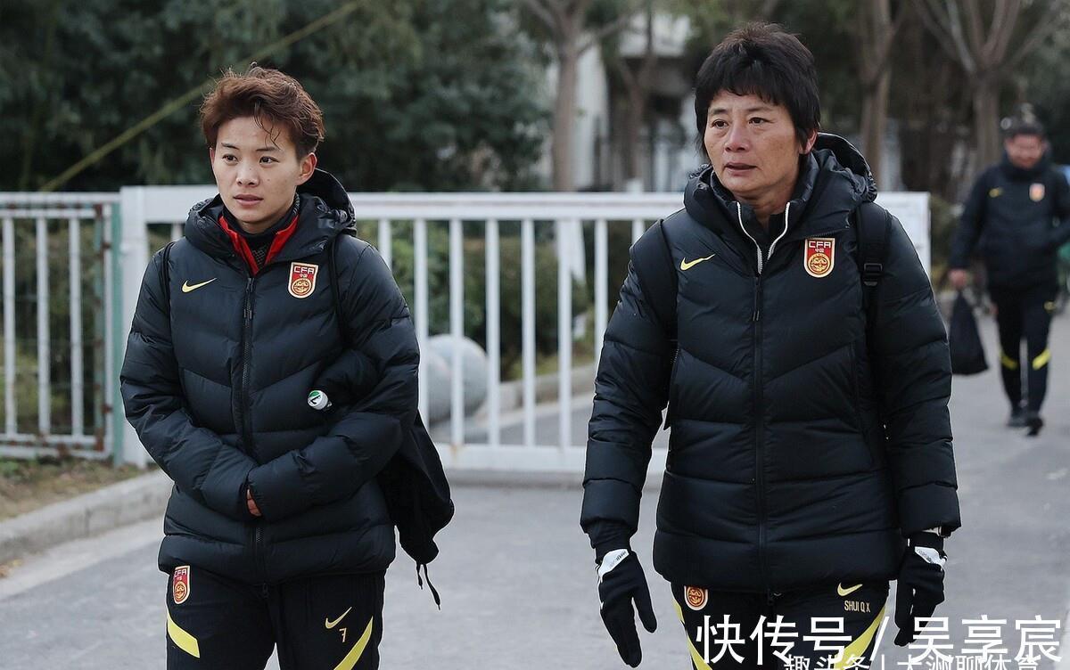 中国女足|中国女足传出励志消息,球迷集体喊话中国国足!中国足协要加油了