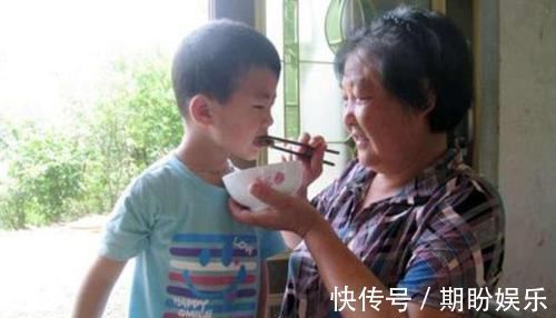 孩子|“中国姥姥”的一天,带娃做家务从早忙到晚,网友:比我上班还累